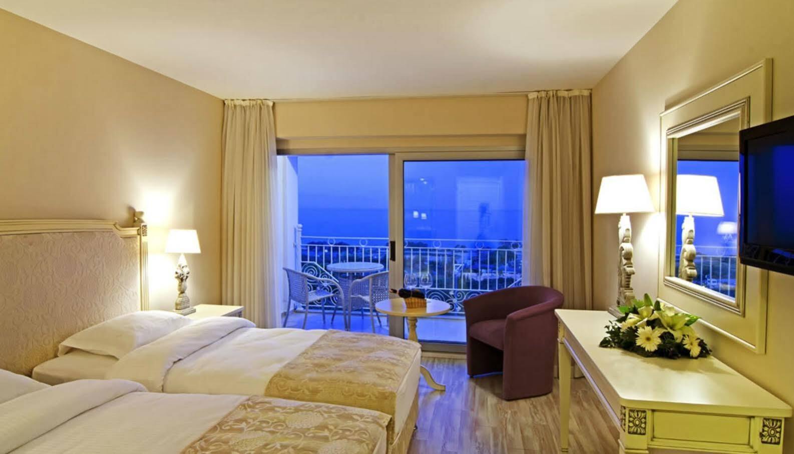 Lavista Boutique Hotel & Spa (Adults Only) Kusadası Esterno foto